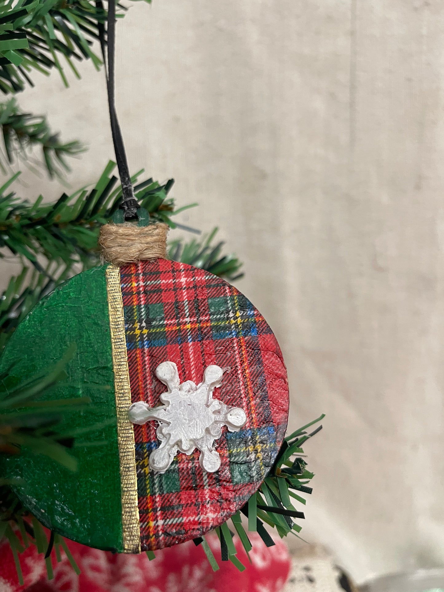 Circular Multi-Themed Christmas Ornaments-Grn (Set of 4)