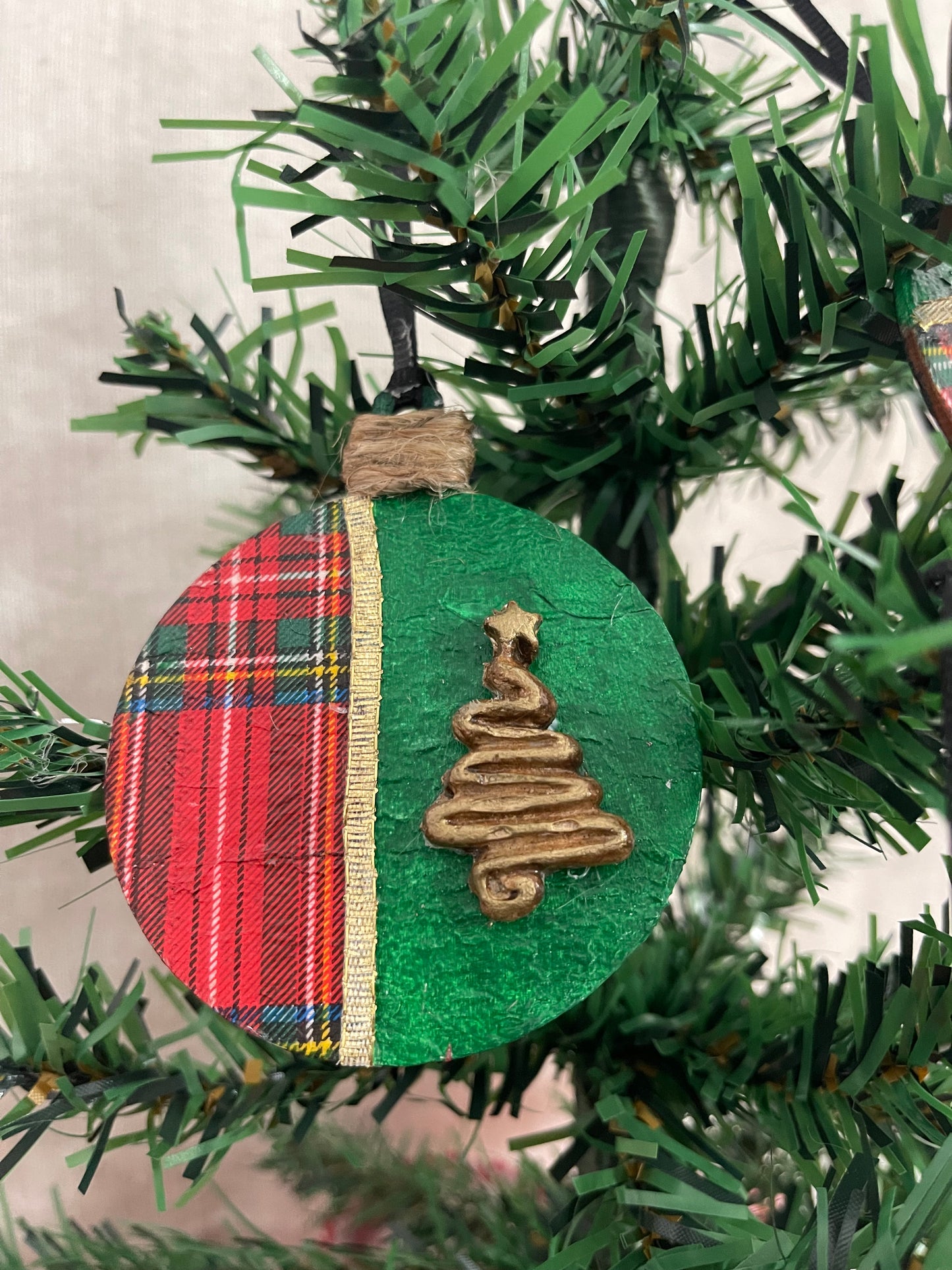 Circular Multi-Themed Christmas Ornaments-Grn (Set of 4)