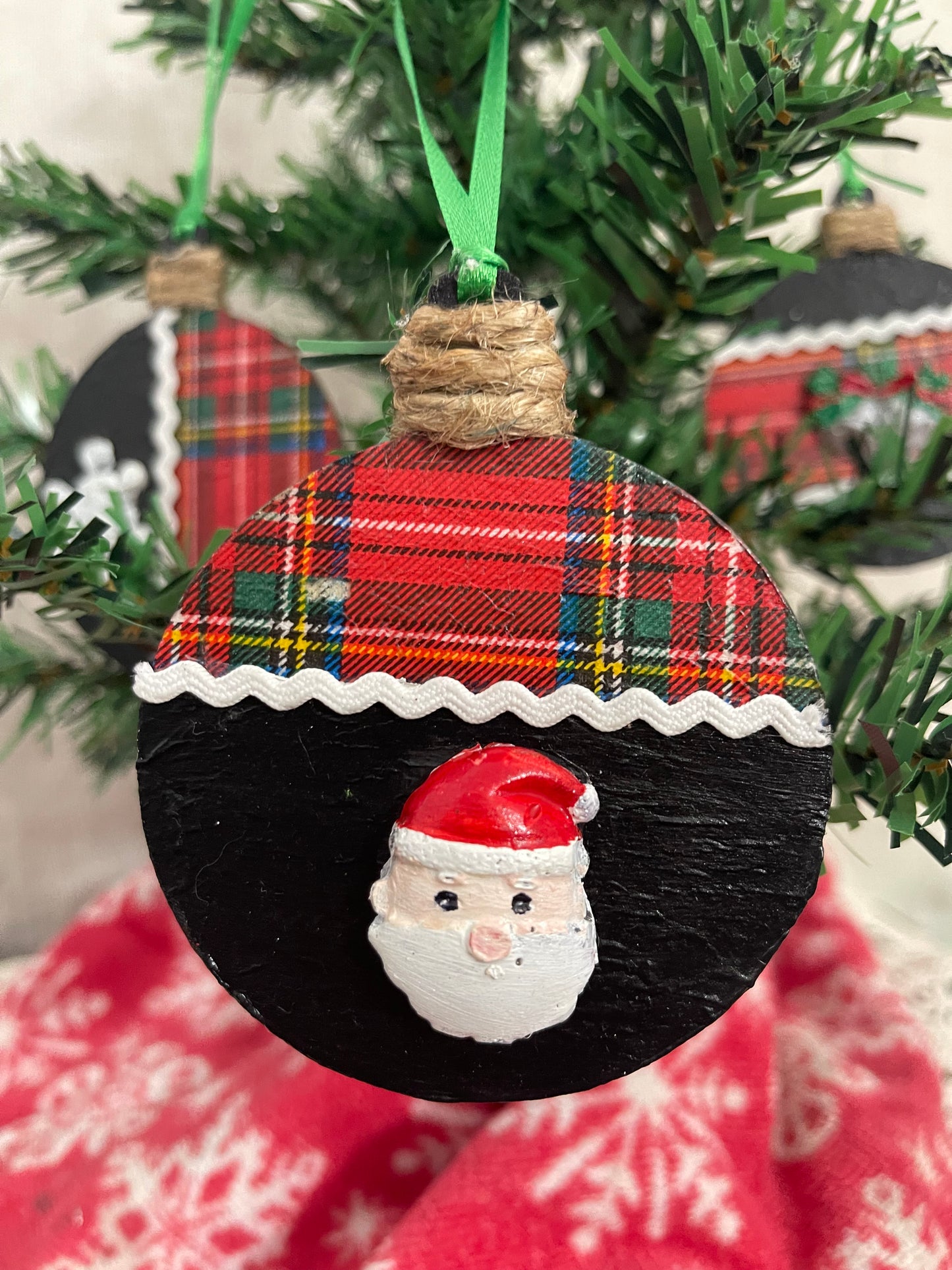 Circular Multi-Themed Christmas Ornament-Blk (Set of 4)
